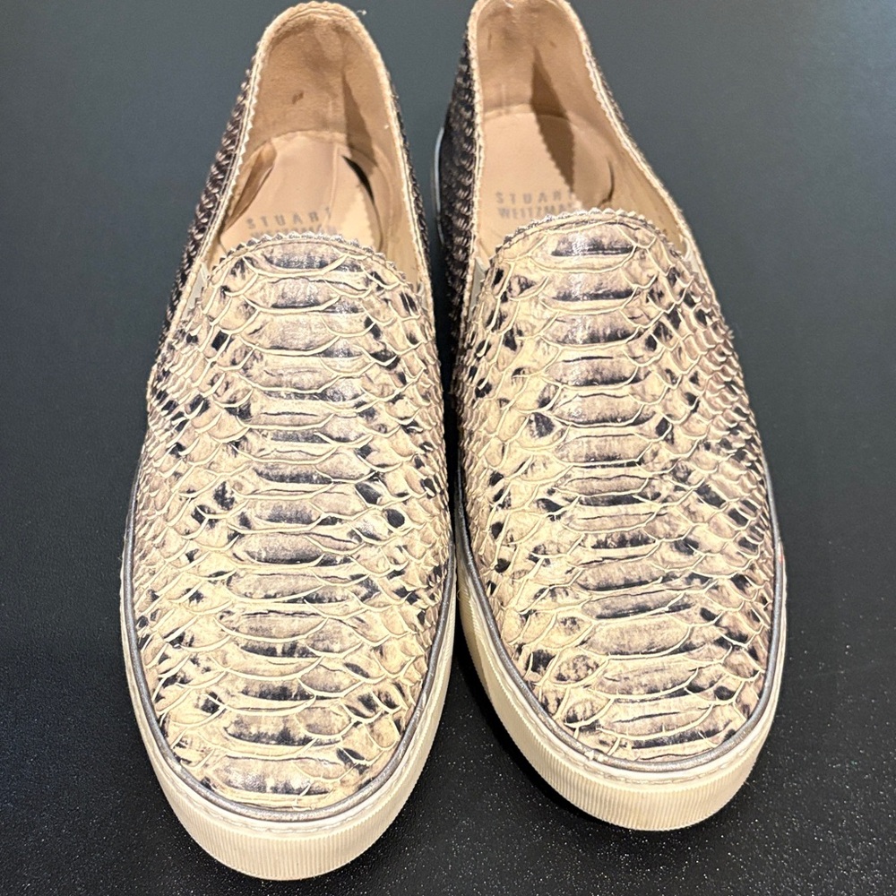Stuart Weitzman Beige Snake-Embossed Slip-On Moccasins - Picture 3 of 9